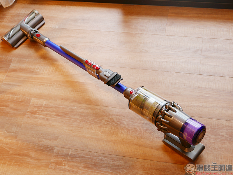 Dyson V11 Absolute 開箱 、評測、評價 最強無線吸塵器再進化，吸力更強、新增螢幕更實用 - 電腦王阿達