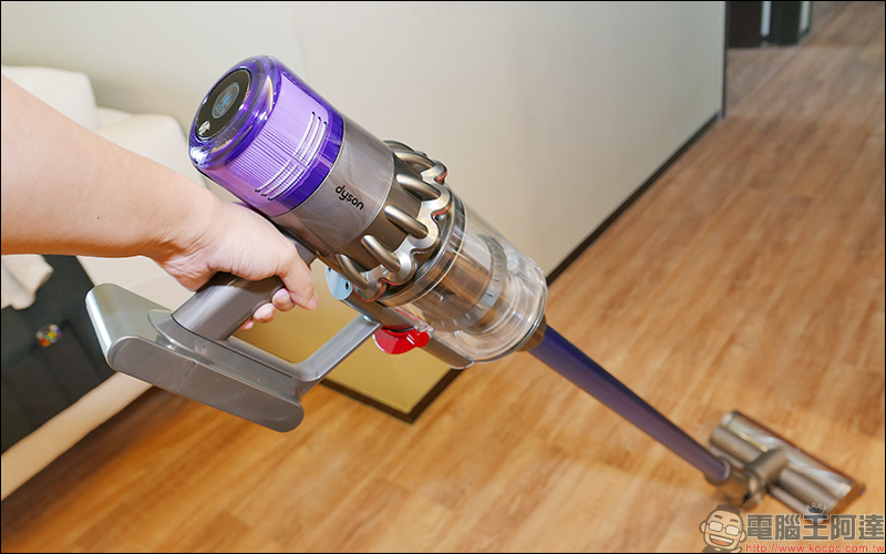 Dyson V11 Absolute 開箱 、評測、評價 最強無線吸塵器再進化，吸力更強、新增螢幕更實用 - 電腦王阿達