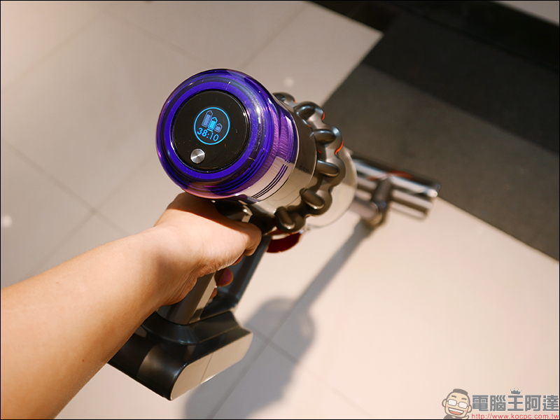 Dyson V11 Absolute 開箱 、評測、評價 最強無線吸塵器再進化，吸力更強、新增螢幕更實用 - 電腦王阿達