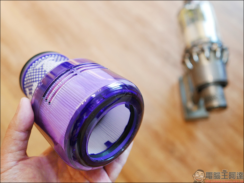 Dyson V11 Absolute 開箱 、評測、評價 最強無線吸塵器再進化，吸力更強、新增螢幕更實用 - 電腦王阿達