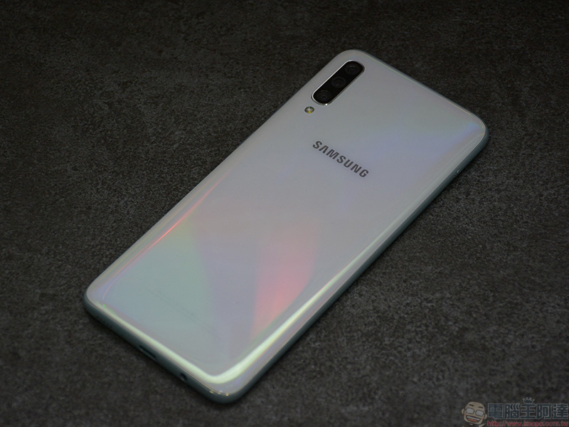 最新 Samsung Galaxy A70 開箱 實拍 ， 長續航、大廣角的絕妙攝影體驗 - 電腦王阿達