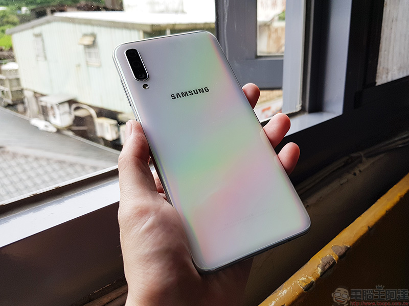 最新 Samsung Galaxy A70 開箱 實拍 ， 長續航、大廣角的絕妙攝影體驗 - 電腦王阿達