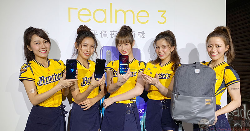  Realme 3 