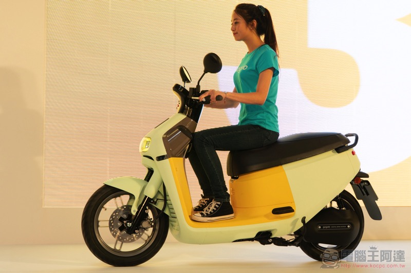 Gogoro 3 系列 正式發表：外型與價格（不到四萬）都同樣可愛的入門車系動手玩 - 電腦王阿達