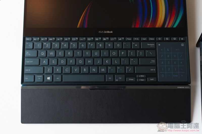 [ COMPUTEX 2019 ] ASUS Zenbook Pro Duo 與 ViveBook 大玩「雙螢幕」梗 - 電腦王阿達