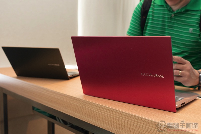 [ COMPUTEX 2019 ] ASUS Zenbook Pro Duo 與 ViveBook 大玩「雙螢幕」梗 - 電腦王阿達