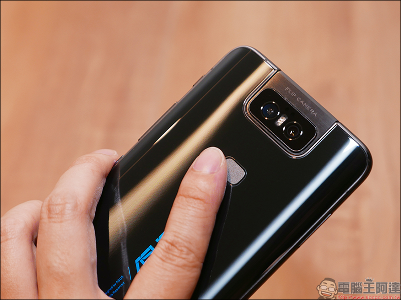 ASUS ZenFone 6 開箱、評測、動手玩 ：全新翻轉鏡頭設計、 5000mAh 大電量超強續航表現，旗艦級 ZenFone 有史以來最大幅進化！ - 電腦王阿達