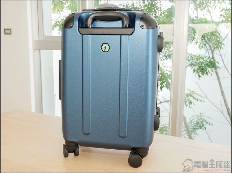 Carry-On Closet 2.0 登機箱 - 05