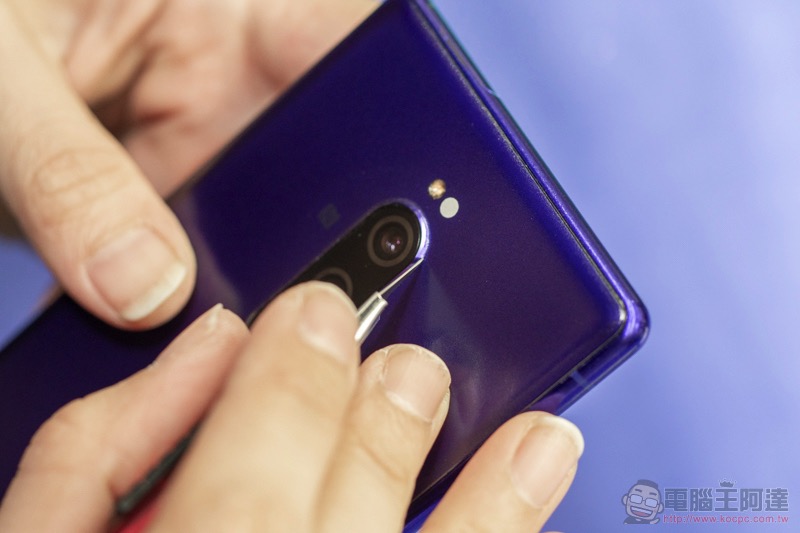 有 imos 加持的 SONY Xperia 1 就能擁有大師級防護！康寧玻璃保護貼＋全機貼膜體驗 - 電腦王阿達