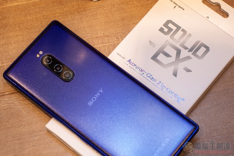 有 imos 加持的 SONY Xperia 1 就能擁有大師級防護！康寧玻璃保護貼＋全機貼膜體驗 - 電腦王阿達