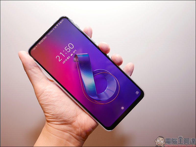 ASUS ZenFone 6 開箱、評測、動手玩 ：全新翻轉鏡頭設計、 5000mAh 大電量超強續航表現，旗艦級 ZenFone 有史以來最大幅進化！ - 電腦王阿達