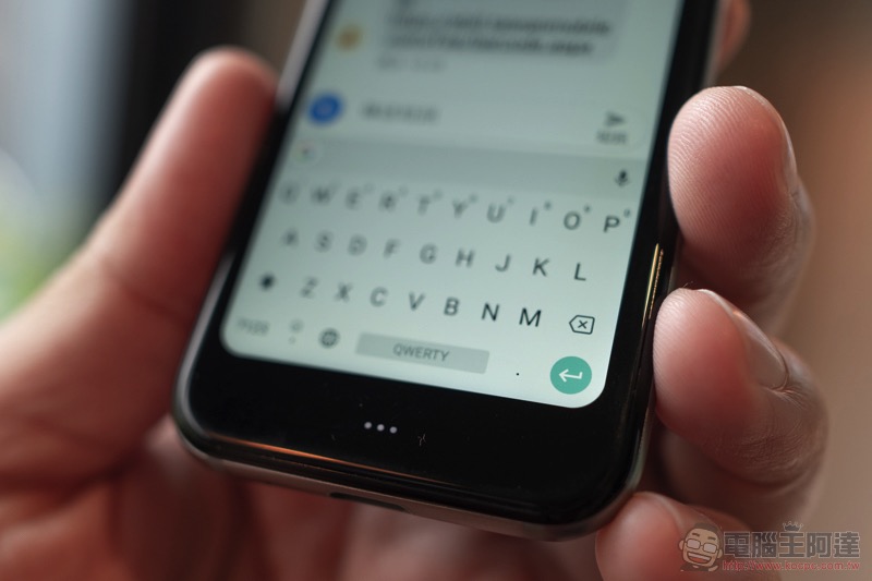 BlackBerry KEY2 LE 是黑莓重回台灣首發之作，實體鍵盤控快回來吧！（動手玩） - 電腦王阿達
