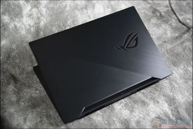 西裝暴徒的化身 輕薄電競筆電 ROG Zephyrus S GX502 開箱評測 - 電腦王阿達