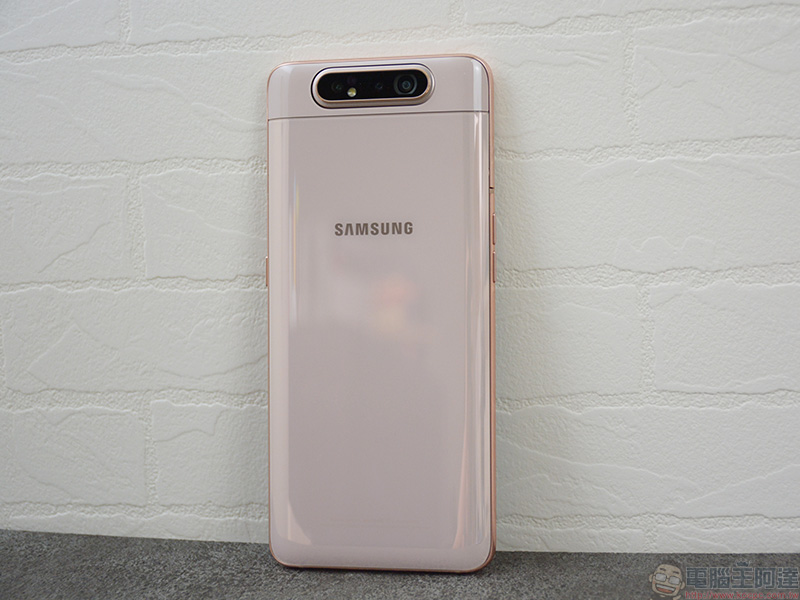 輕旗艦 Samsung Galaxy A80 開箱 、實拍、實測，前後翻轉三鏡頭怎麼拍都出色 - 電腦王阿達