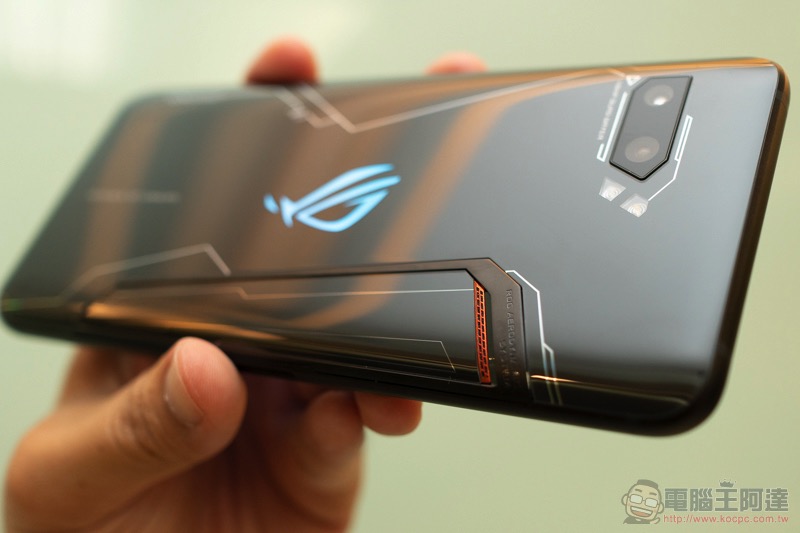 ASUS ROG Phone II 發表動手玩：更「Switch」的電競手機 - 電腦王阿達