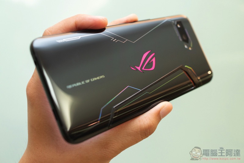 ASUS ROG Phone II 發表動手玩：更「Switch」的電競手機 - 電腦王阿達