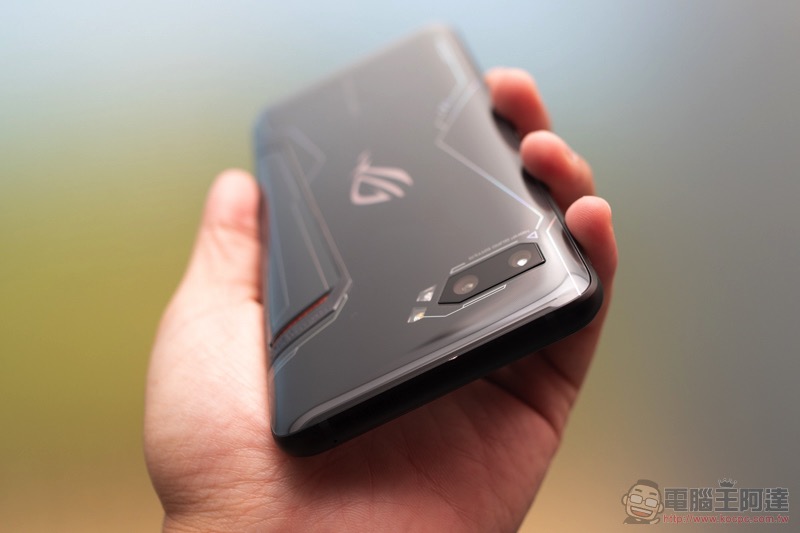 ASUS ROG Phone II 發表動手玩：更「Switch」的電競手機 - 電腦王阿達