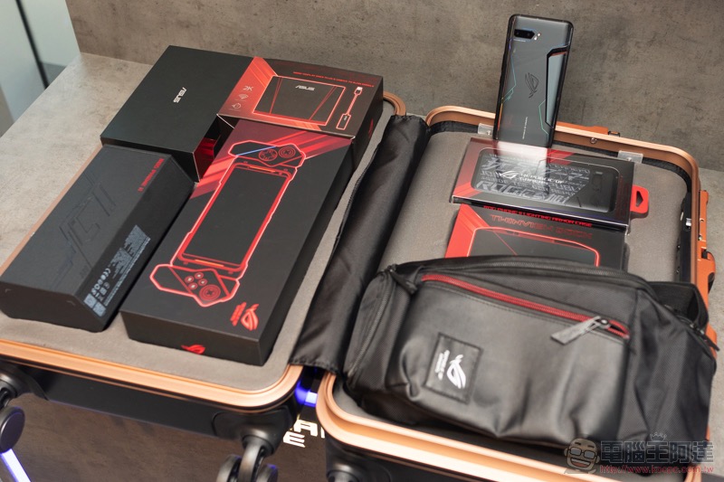 ASUS ROG Phone II 發表動手玩：更「Switch」的電競手機 - 電腦王阿達