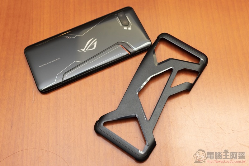 ASUS ROG Phone II 發表動手玩：更「Switch」的電競手機 - 電腦王阿達