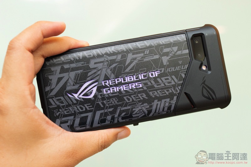 ASUS ROG Phone II 發表動手玩：更「Switch」的電競手機 - 電腦王阿達