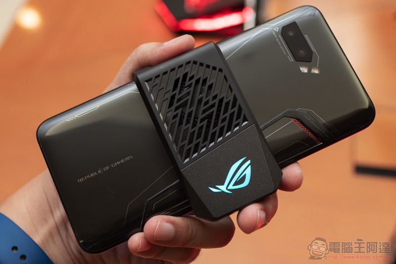 ASUS ROG Phone II 發表動手玩：更「Switch」的電競手機 - 電腦王阿達