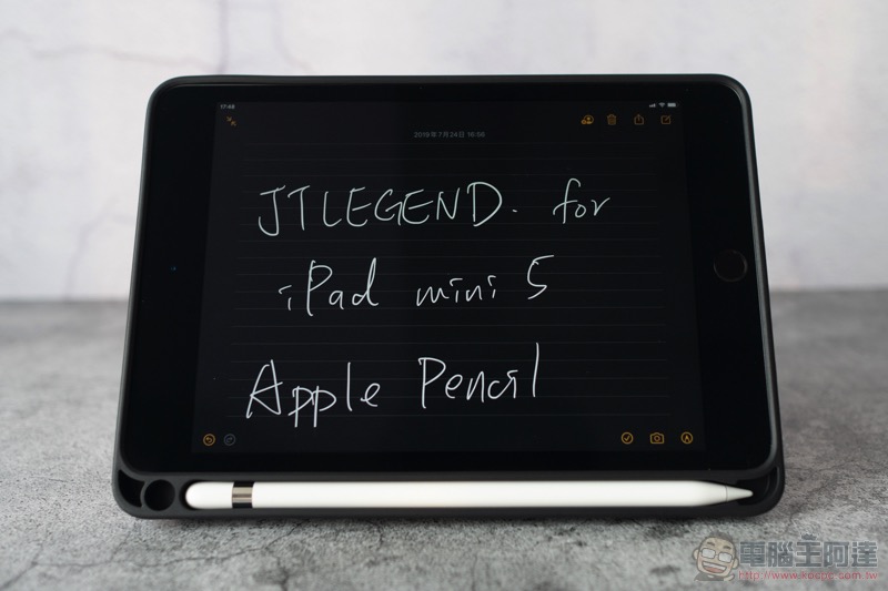 功能與美感兼具， JTLEGEND iPad mini 5 相機快取多角度折疊布紋皮套 開箱 / 評測 / 評價 / 心得 - 電腦王阿達