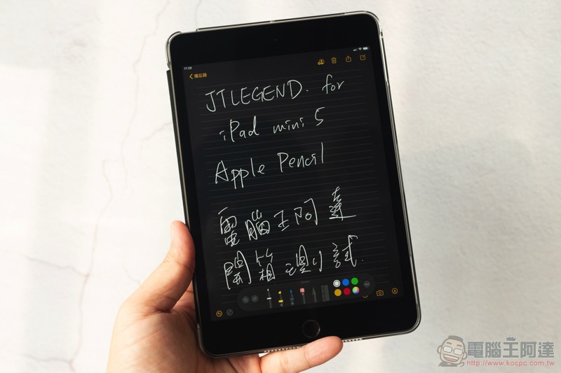 功能與美感兼具， JTLEGEND iPad mini 5 相機快取多角度折疊布紋皮套 開箱 / 評測 / 評價 / 心得 - 電腦王阿達