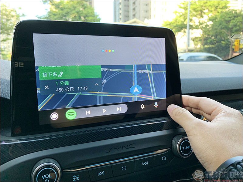 Android Auto 全新介面 簡單動手玩：不只更好看、操作更順手！ - 電腦王阿達