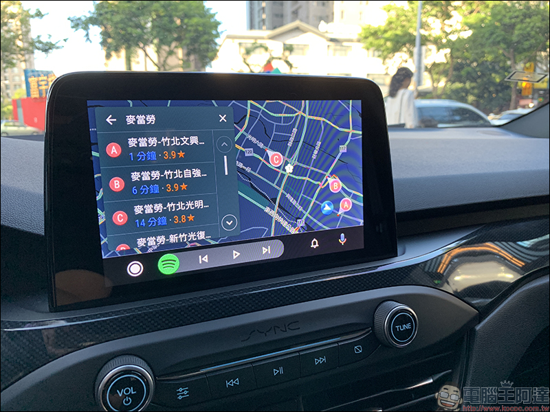 Android Auto 全新介面 簡單動手玩：不只更好看、操作更順手！ - 電腦王阿達