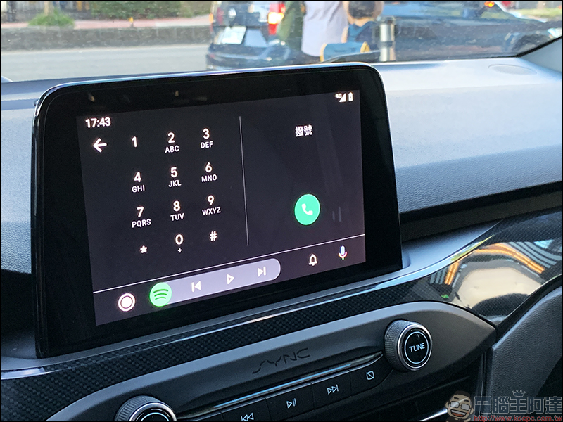 Android Auto 全新介面 簡單動手玩：不只更好看、操作更順手！ - 電腦王阿達