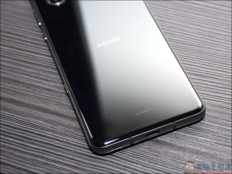 SHARP AQUOS R3 開箱 、評測、動手玩 ：6.2 吋 Pro IGZO 螢幕、高通 S855 處理器日系旗艦手機 - 電腦王阿達