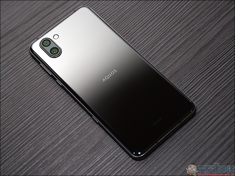 SHARP AQUOS R3 開箱 、評測、動手玩 ：6.2 吋 Pro IGZO 螢幕、高通 S855 處理器日系旗艦手機 - 電腦王阿達