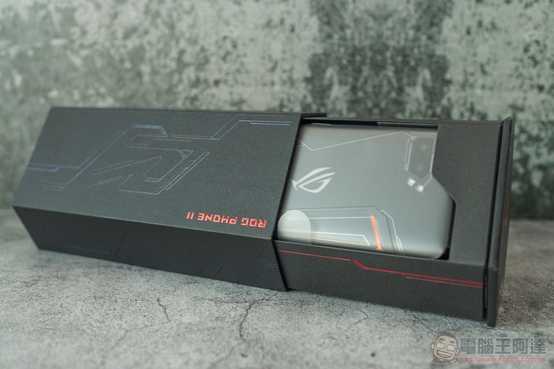 電競手機的完全體 ROG Phone II 大全套 開箱 動手玩（評價 評測 跑分） - 電腦王阿達