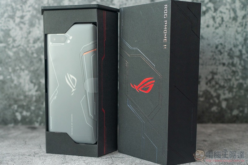 電競手機的完全體 ROG Phone II 大全套 開箱 動手玩（評價 評測 跑分） - 電腦王阿達