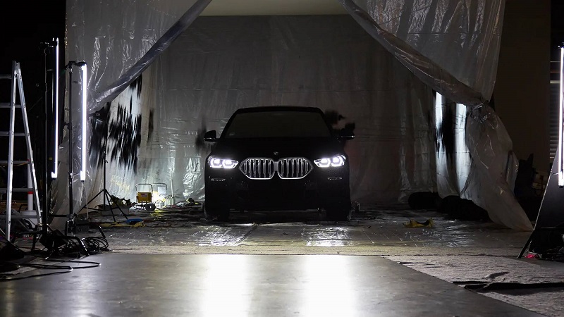 BMW 公開運用「 Vantablack 」打造出幾乎不會反光的特仕黑X6車款 - 電腦王阿達