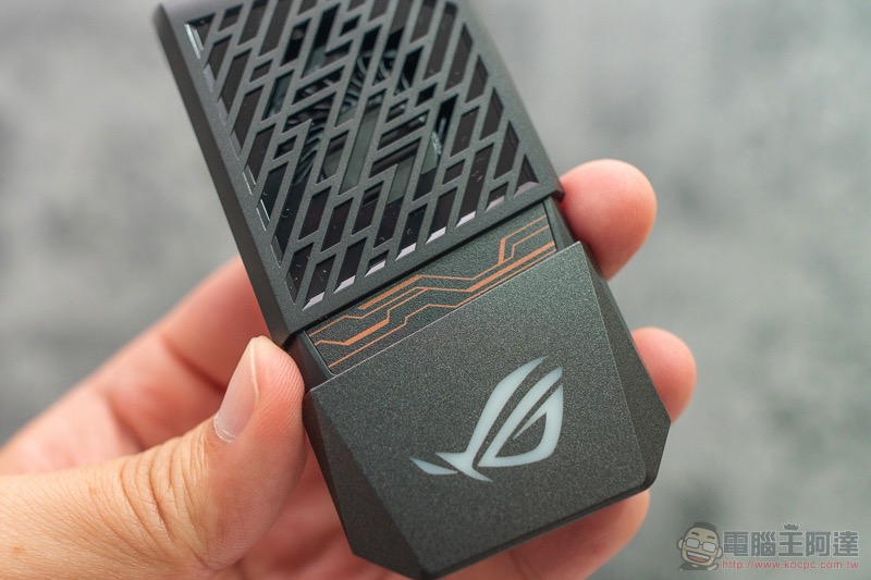 電競手機的完全體 ROG Phone II 大全套 開箱 動手玩（評價 評測 跑分） - 電腦王阿達