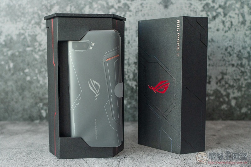 電競手機的完全體 ROG Phone II 大全套 開箱 動手玩（評價 評測 跑分） - 電腦王阿達