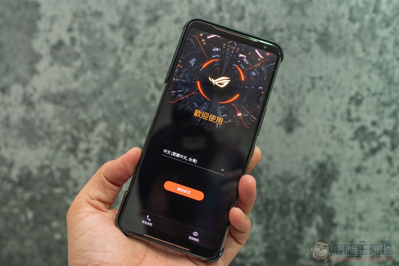 電競手機的完全體 ROG Phone II 大全套 開箱 動手玩（評價 評測 跑分） - 電腦王阿達