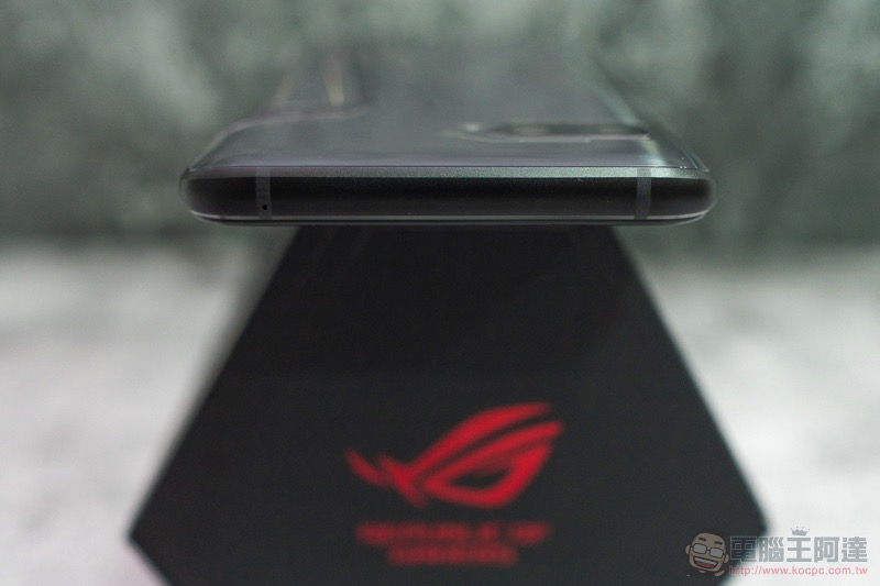 電競手機的完全體 ROG Phone II 大全套 開箱 動手玩（評價 評測 跑分） - 電腦王阿達