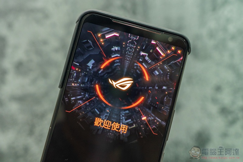 電競手機的完全體 ROG Phone II 大全套 開箱 動手玩（評價 評測 跑分） - 電腦王阿達