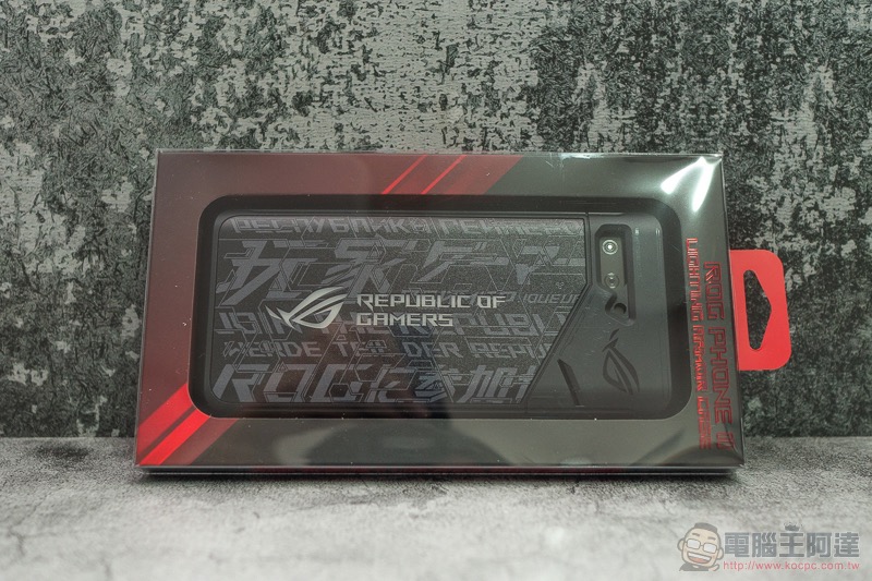 電競手機的完全體 ROG Phone II 大全套 開箱 動手玩（評價 評測 跑分） - 電腦王阿達