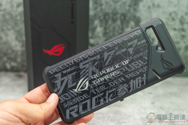 電競手機的完全體 ROG Phone II 大全套 開箱 動手玩（評價 評測 跑分） - 電腦王阿達