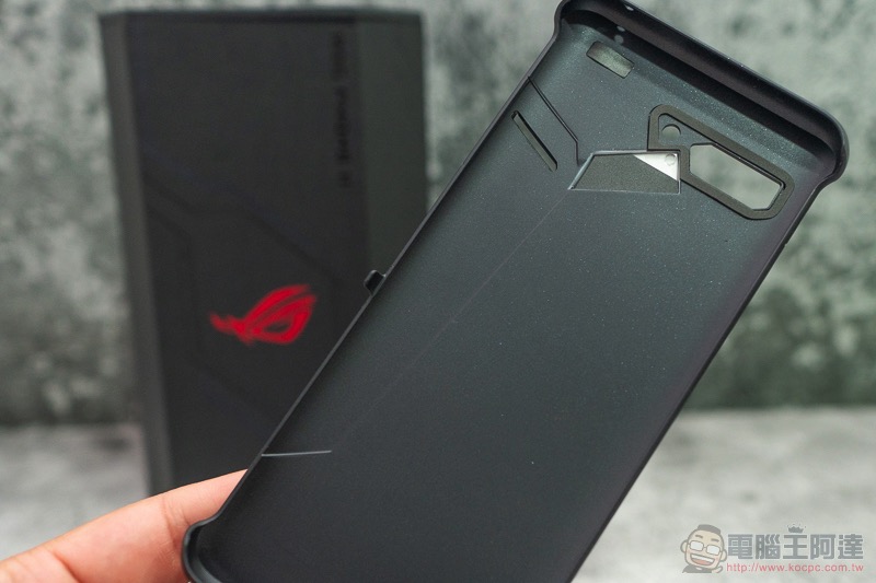 電競手機的完全體 ROG Phone II 大全套 開箱 動手玩（評價 評測 跑分） - 電腦王阿達