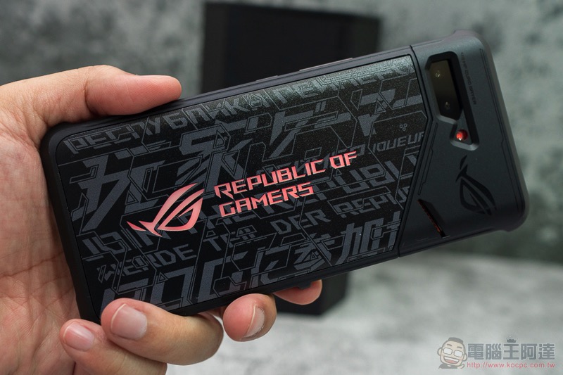 電競手機的完全體 ROG Phone II 大全套 開箱 動手玩（評價 評測 跑分） - 電腦王阿達