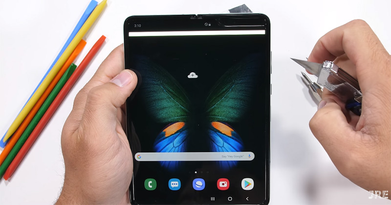 Samsung Galaxy Fold 改良款虐機測試出爐，螢幕耐用度與防塵力仍是硬傷 - 電腦王阿達