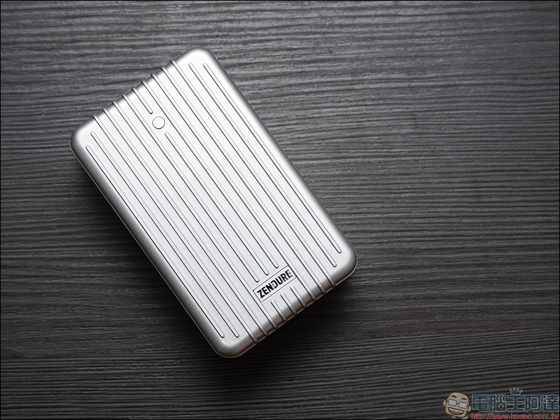 Zendure SuperTank 地表最強行動電源 開箱動手玩：27,000mAh 、USB-C PD(100W+60W)雙輸出、可充筆電、可帶上飛機（同場加映：Zendure 多款強悍充電配件） - 電腦王阿達