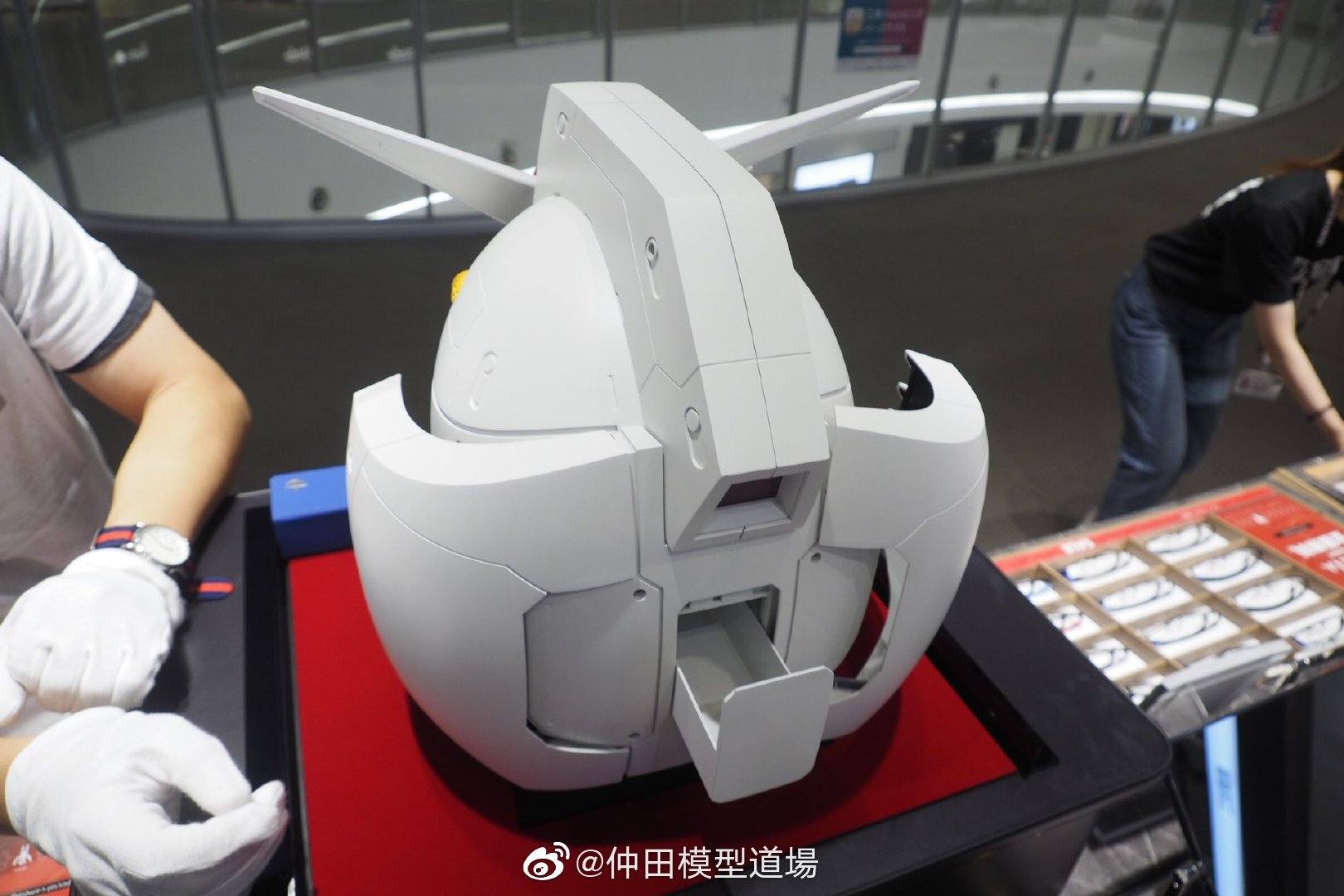 「GUNDAM × OWNDAYS 眼鏡」聯名商品 「GUNDAM HEAD CASE RX-78-2眼鏡盒」預定售價曝光 - 電腦王阿達