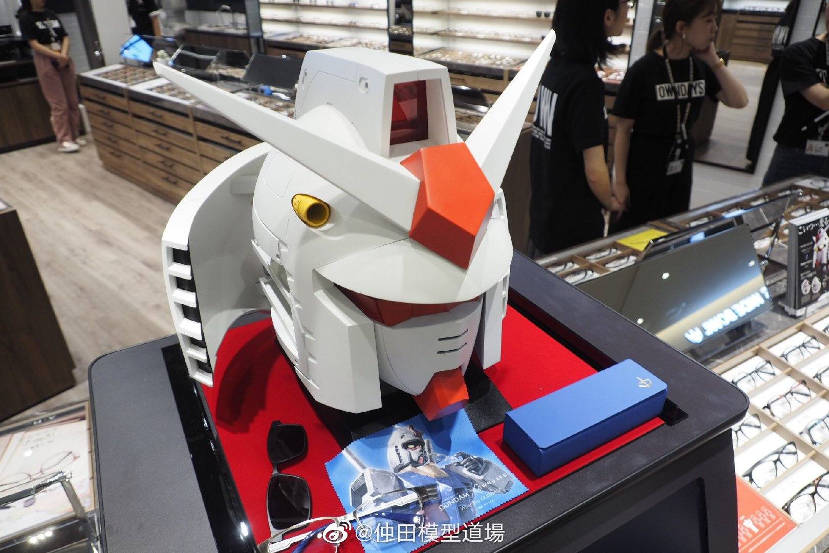 「GUNDAM × OWNDAYS 眼鏡」聯名商品 「GUNDAM HEAD CASE RX-78-2眼鏡盒」預定售價曝光 - 電腦王阿達