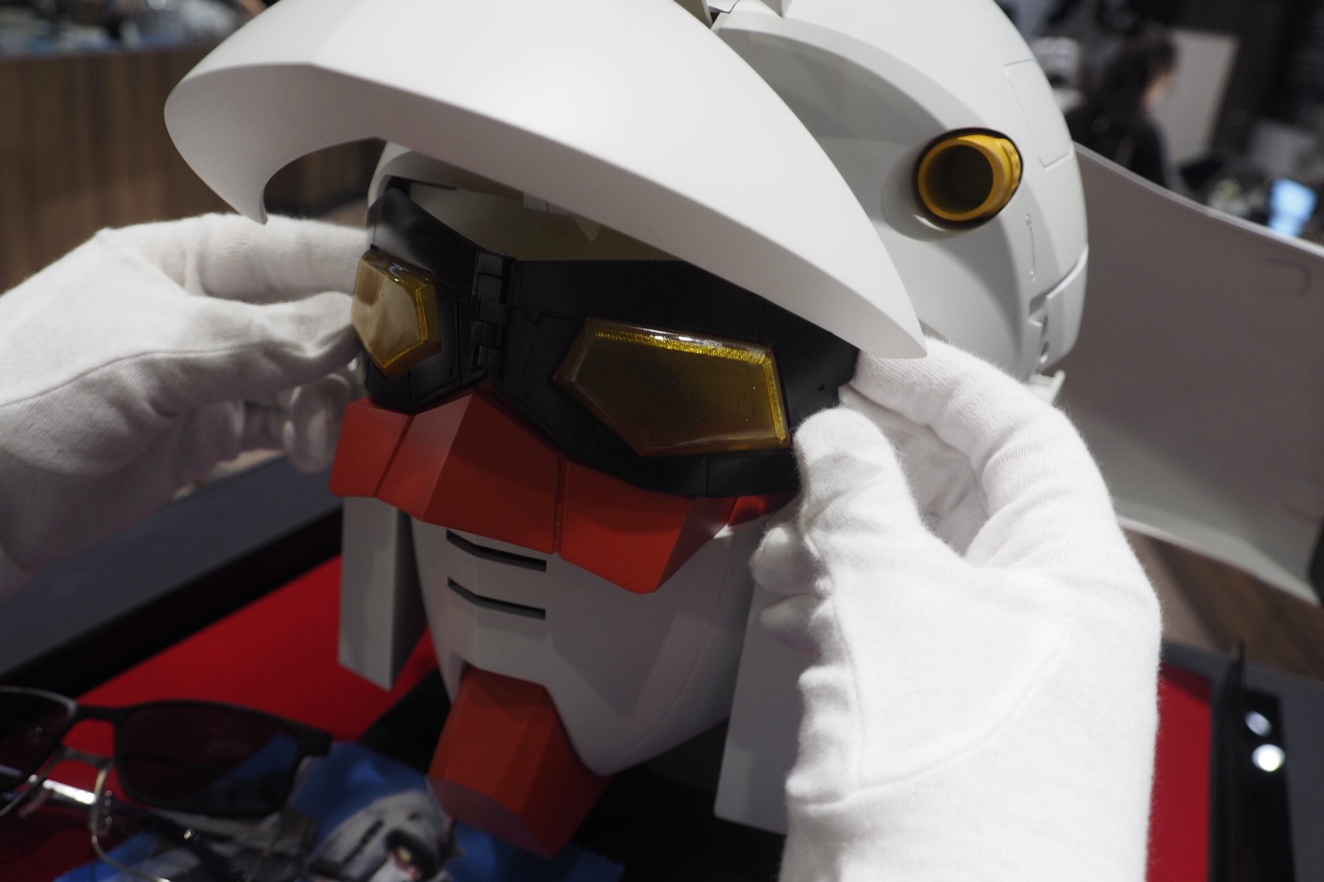 「GUNDAM × OWNDAYS 眼鏡」聯名商品 「GUNDAM HEAD CASE RX-78-2眼鏡盒」預定售價曝光 - 電腦王阿達