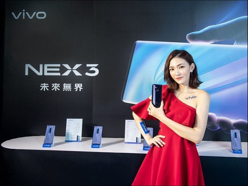 【新聞照片2】vivo NEX 3採絕美無界瀑布螢幕，搭配隱藏式壓感按鍵，螢幕佔比高達99.6_。